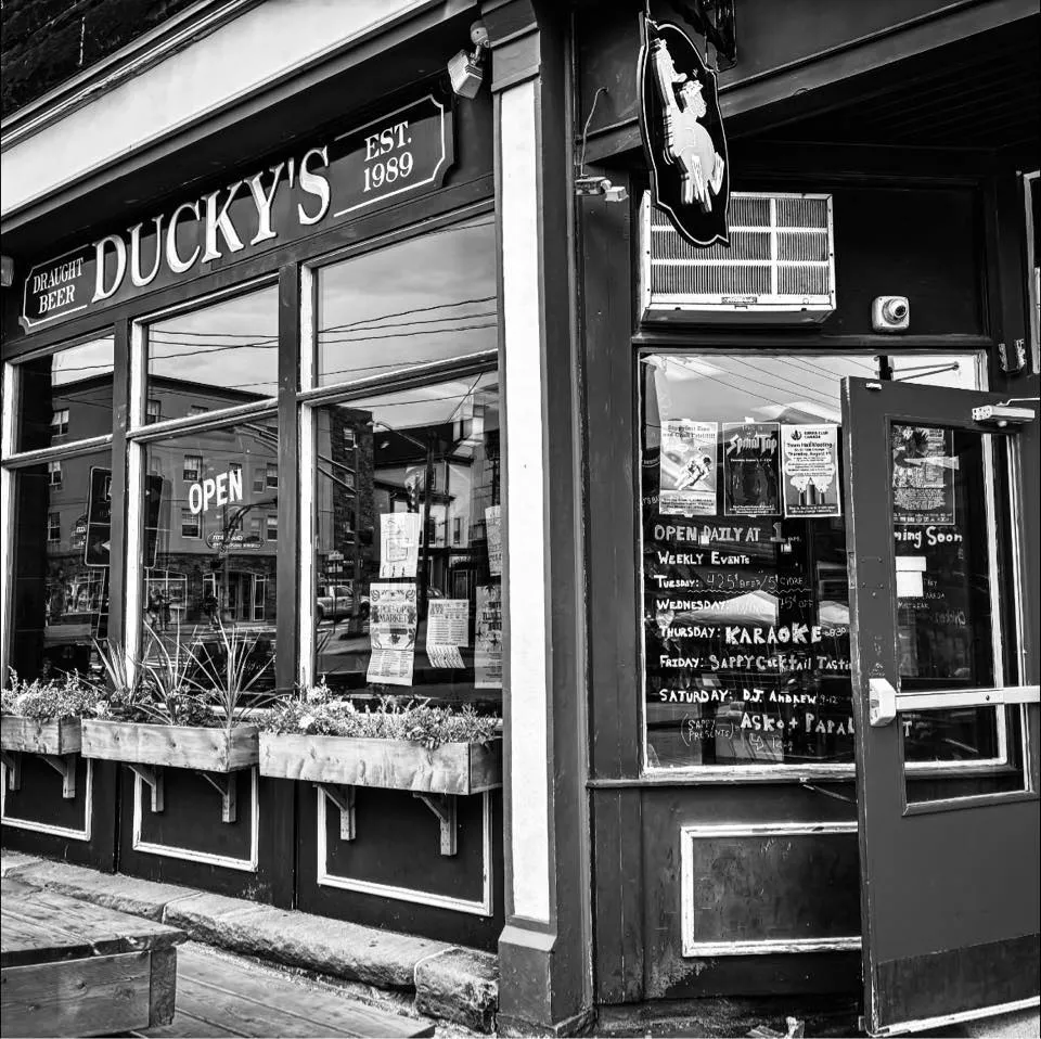 Ducky's Bar